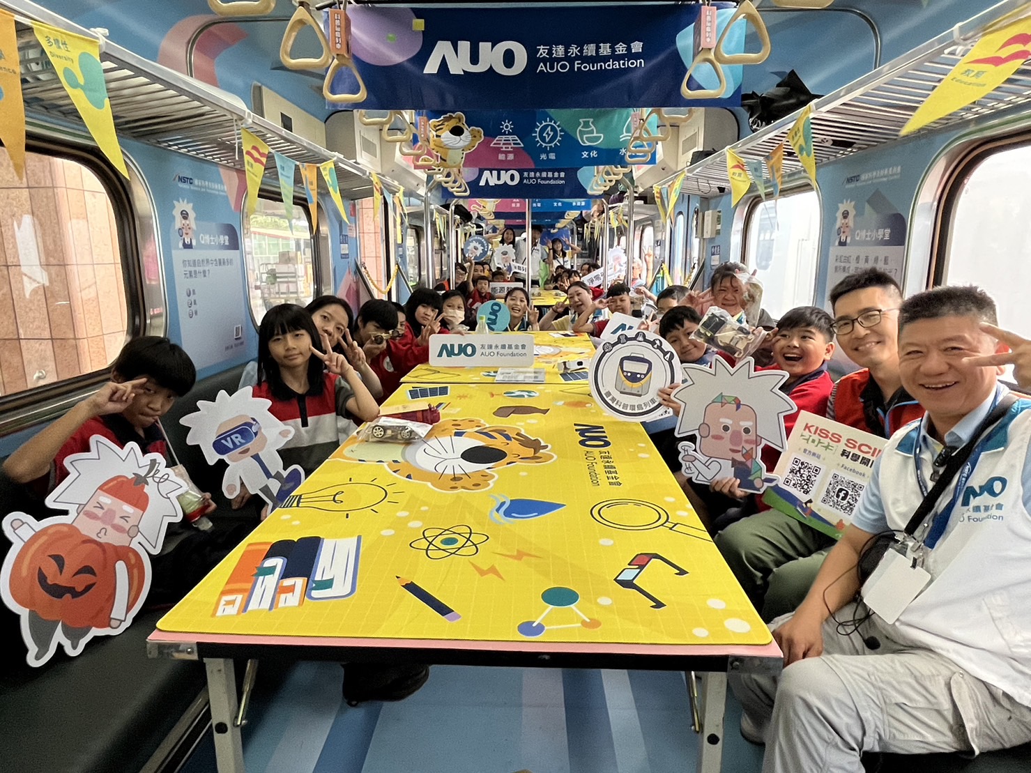ng28南宮相信品牌力量永續(xù)基金會(huì)參與「臺(tái)灣科普環(huán)島列車(chē)」，設(shè)計(jì)基礎(chǔ)科學(xué)車(chē)廂課程，以「淨(jìng)零碳排和永續(xù)能源」為主題，讓學(xué)生透過(guò)創(chuàng)意實(shí)驗(yàn)認(rèn)識(shí)淨(jìng)零知識(shí)，以及思考生活中的減碳行為