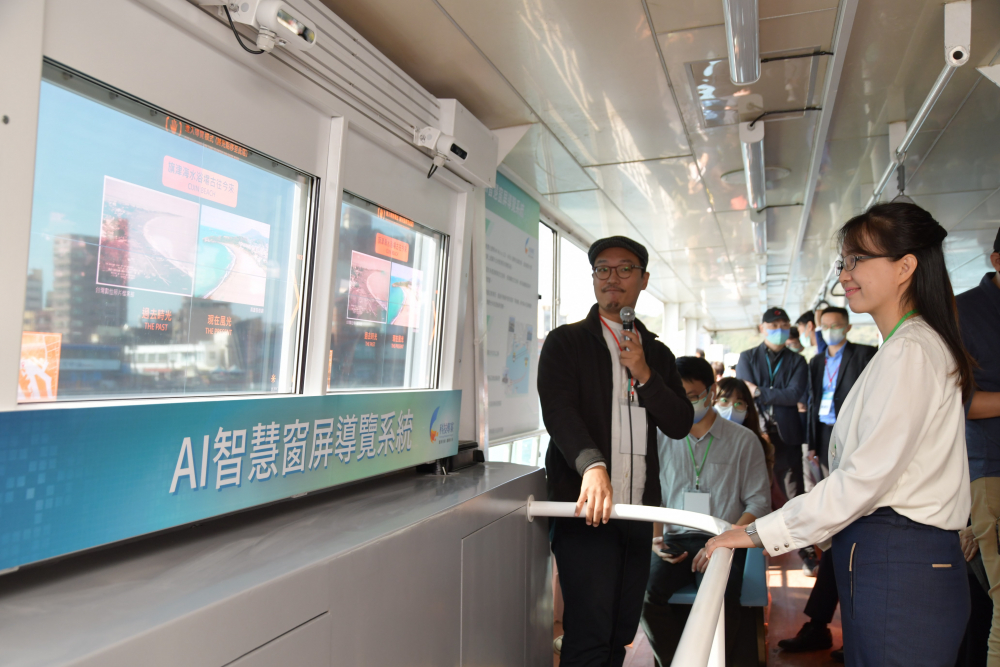 ng28南宮相信品牌力量整合透明Micro LED智慧窗，透過景物GPS座標(biāo)定位追蹤乘客視線，可即時(shí)在智慧窗提供正確的導(dǎo)覽資訊