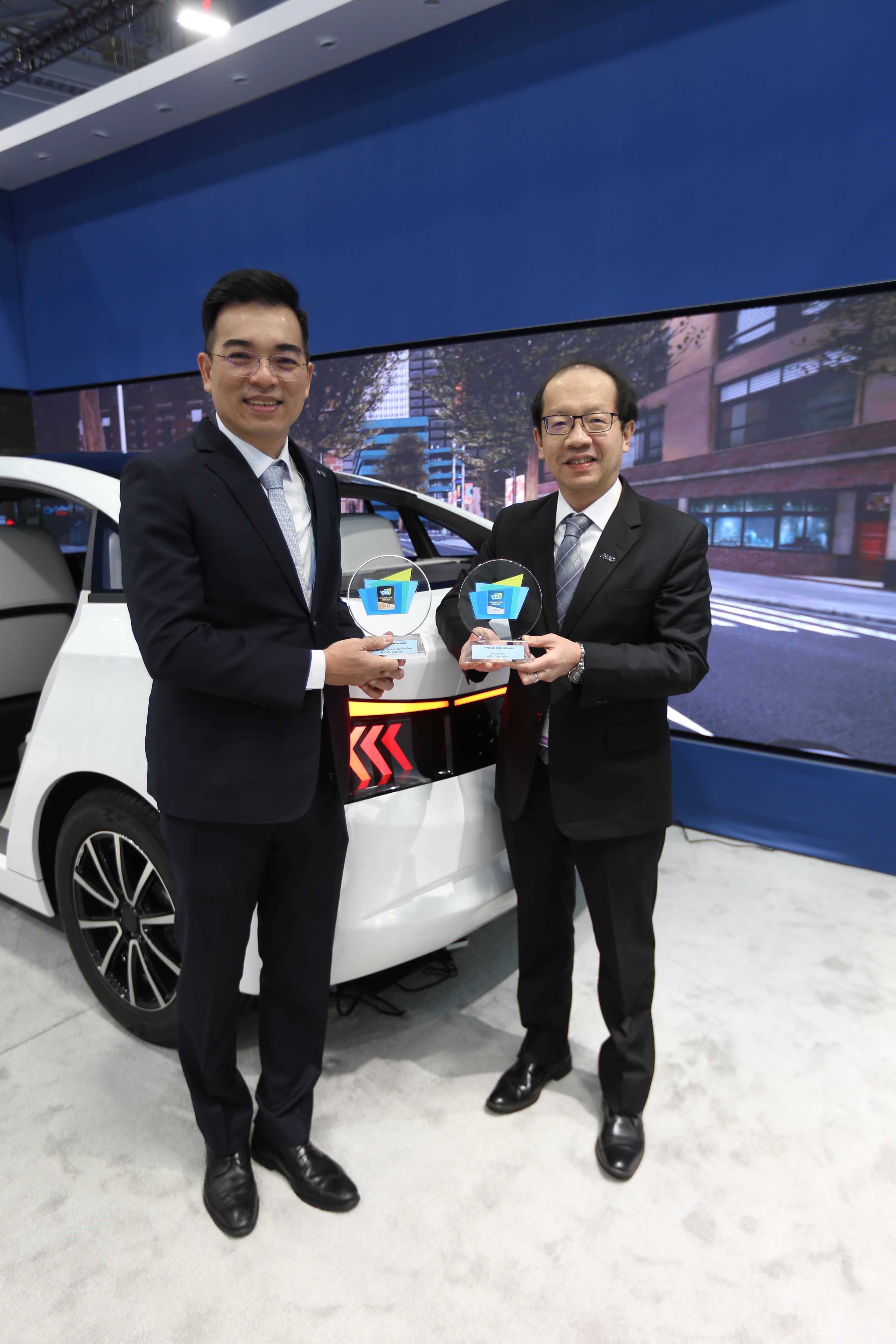 ng28南宮相信品牌力量以革命性突破的Micro LED車用顯示應(yīng)用，榮獲CES 2024最佳創(chuàng)新獎、創(chuàng)新獎殊榮。圖左為ng28南宮相信品牌力量光電執(zhí)行長暨總經(jīng)理柯富仁、右為技術(shù)長廖唯倫
