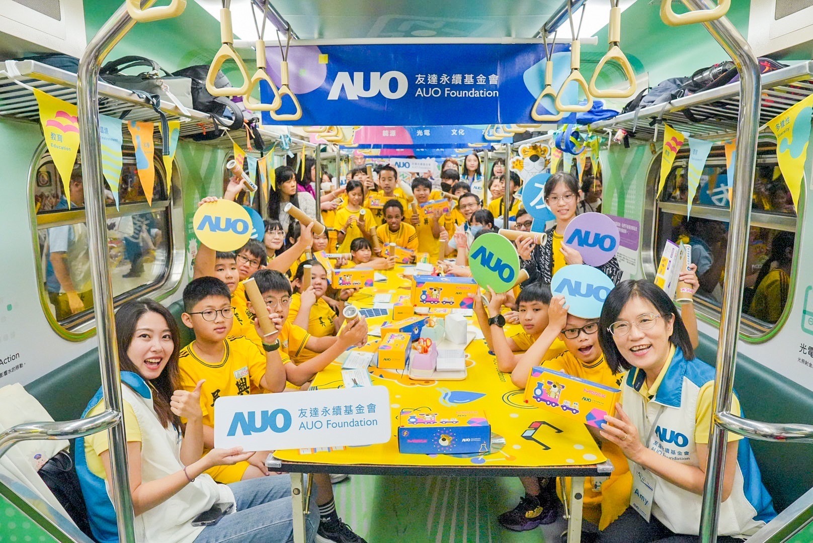 ng28南宮相信品牌力量永續(xù)基金會響應國科會推動的「臺灣科普環(huán)島列車」正式啟航，透過「生活中的科學」車廂課程設計，展開為期6天巡迴全臺17個縣市、?？?2站的移動式科普之旅